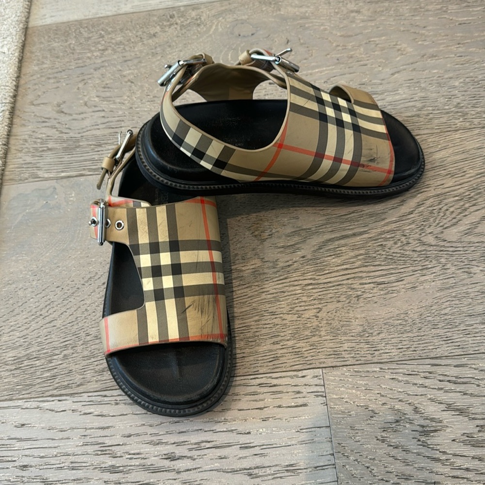Burberry sandals kids size 34